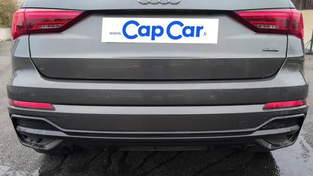 Audi Q3 view 21