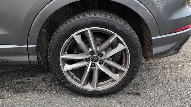 Audi Q3 view 19