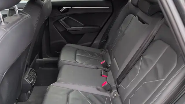 Audi Q3 view 9