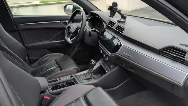 Audi Q3 view 10