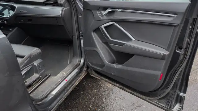 Audi Q3 view 23