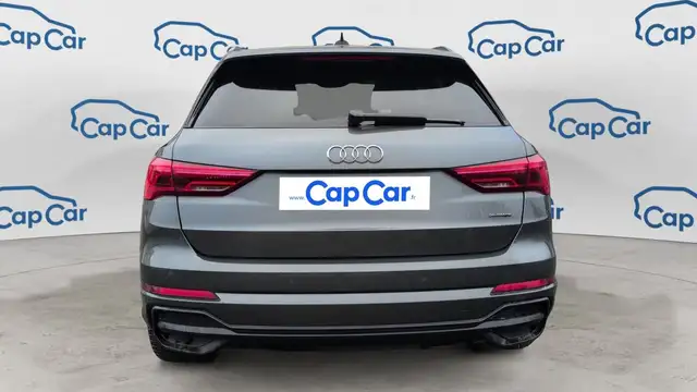 Audi Q3 view 3