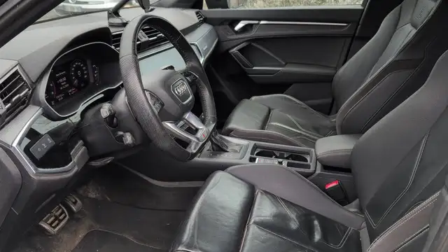 Audi Q3 view 8