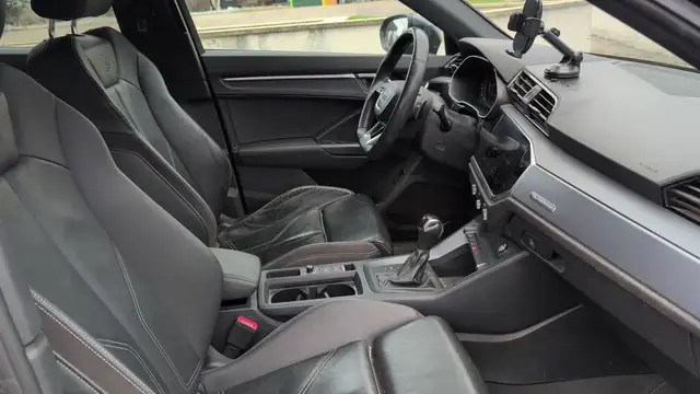 Audi Q3 view 26