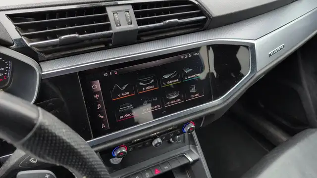 Audi Q3 view 24