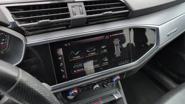 Audi Q3 view 13