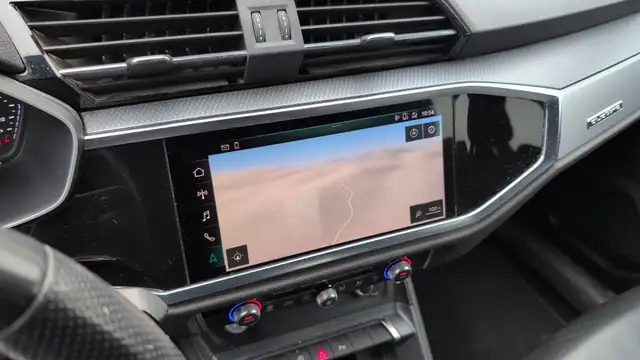 Audi Q3 view 27