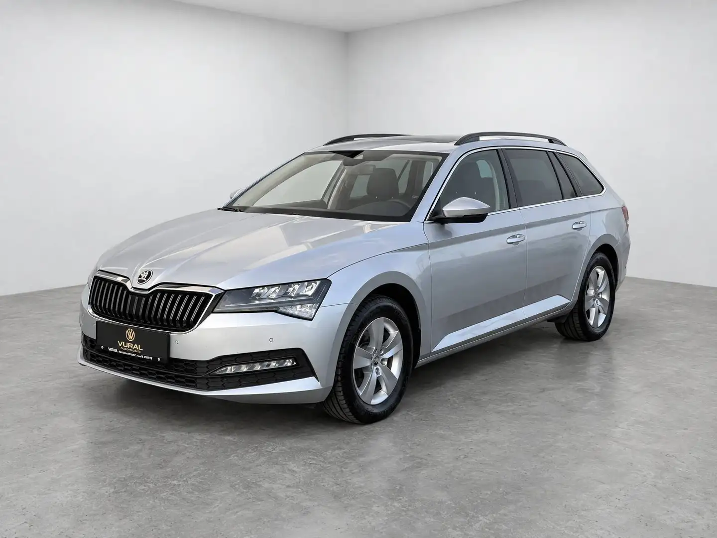 Skoda Superb 2.0 TDI DSG Kombi | Anhängerkupplung | ACC | Spurhalteassistent (Lane Assist) | Grau - 2