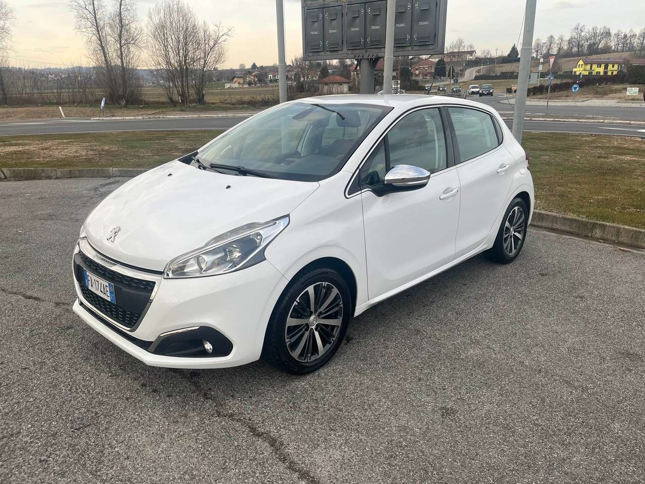 Peugeot 208 208 5p 1.6 e-hdi 8v Allure s