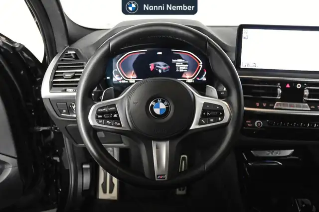 BMW X4 view 10