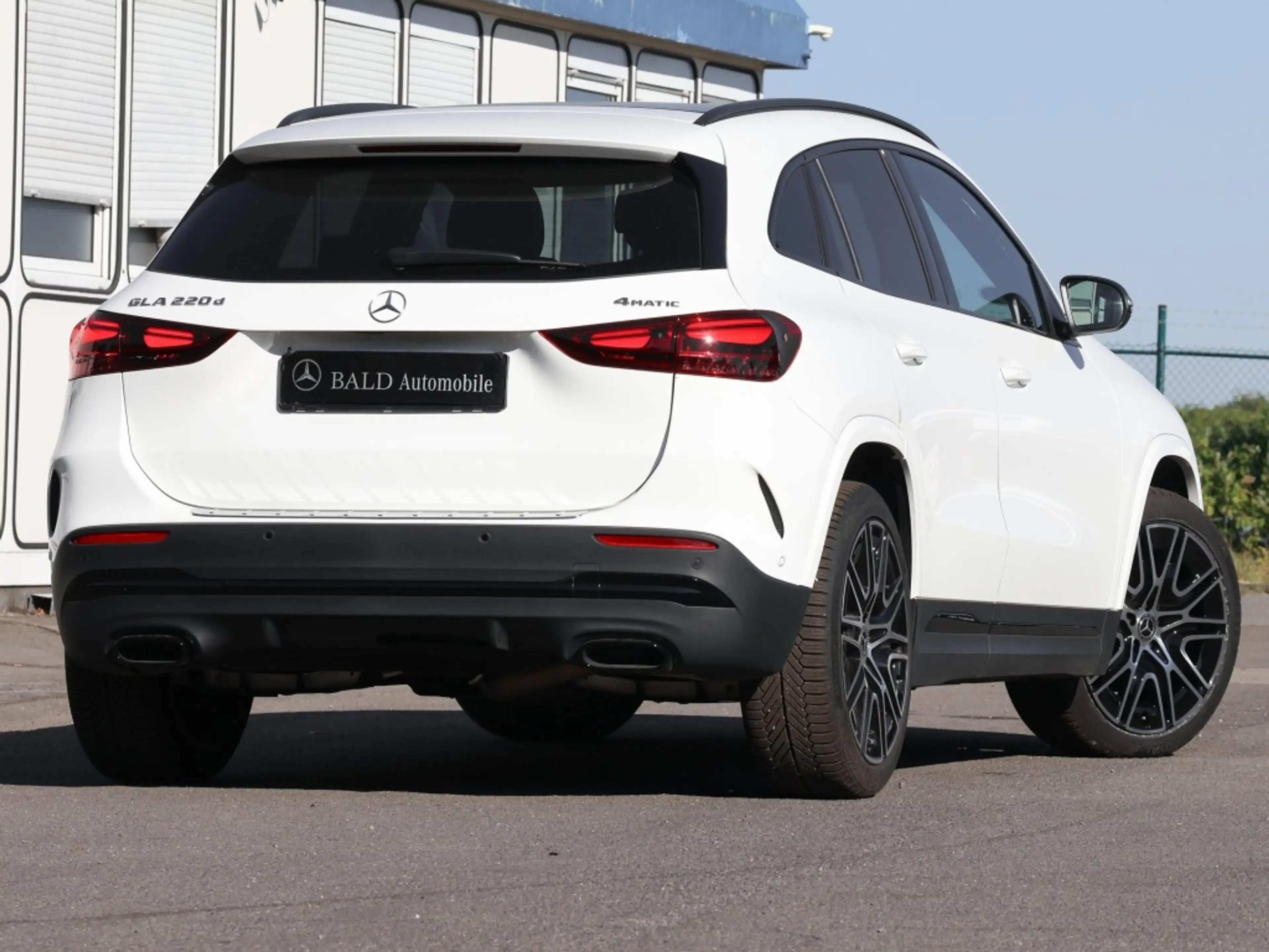 Mercedes-Benz GLA 220 d 4MATIC AMG-Sport+Pano+Distr+MLB+Night — photo 3