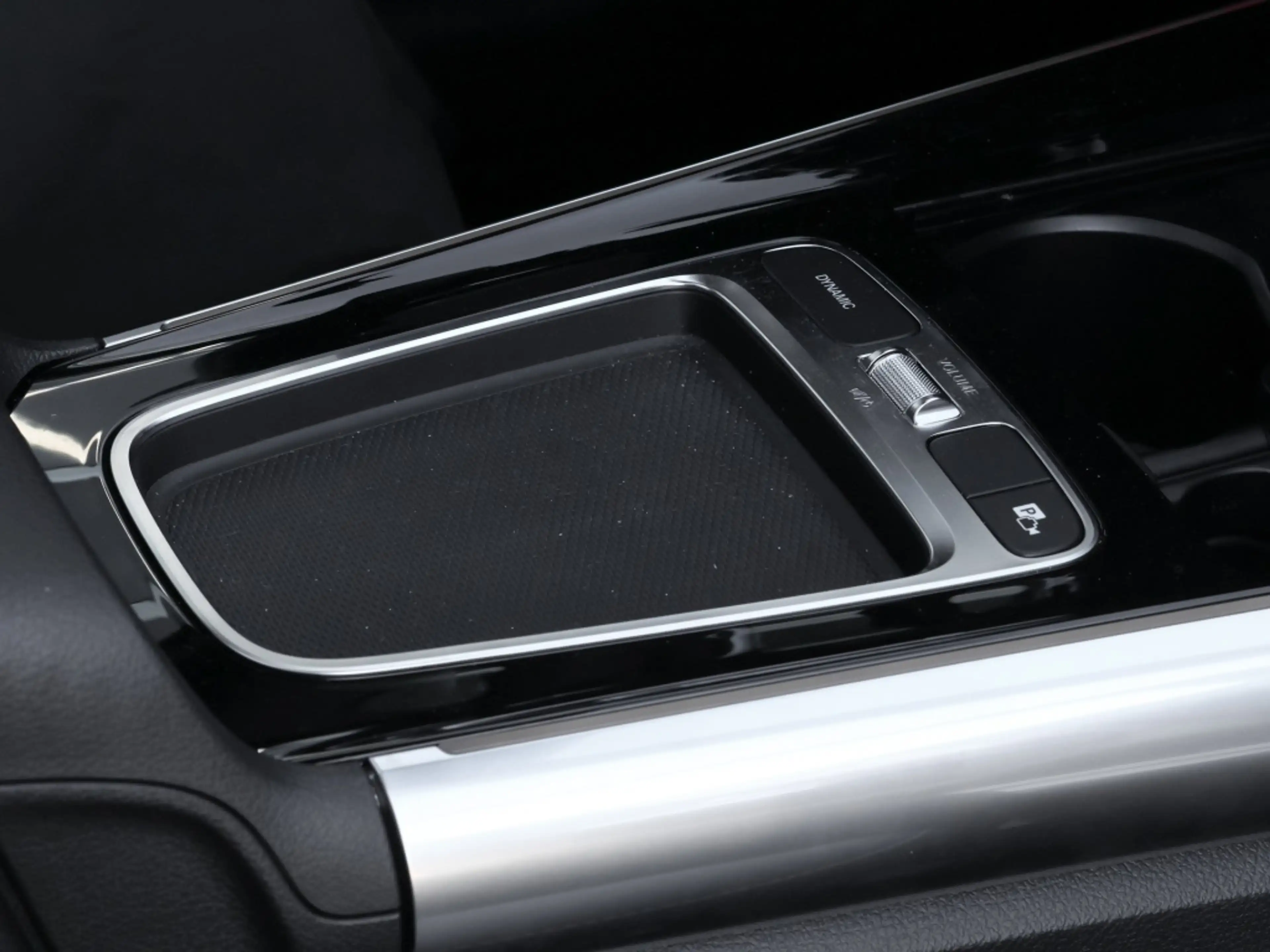 Mercedes-Benz GLA 220 d 4MATIC AMG-Sport+Pano+Distr+MLB+Night — photo 8
