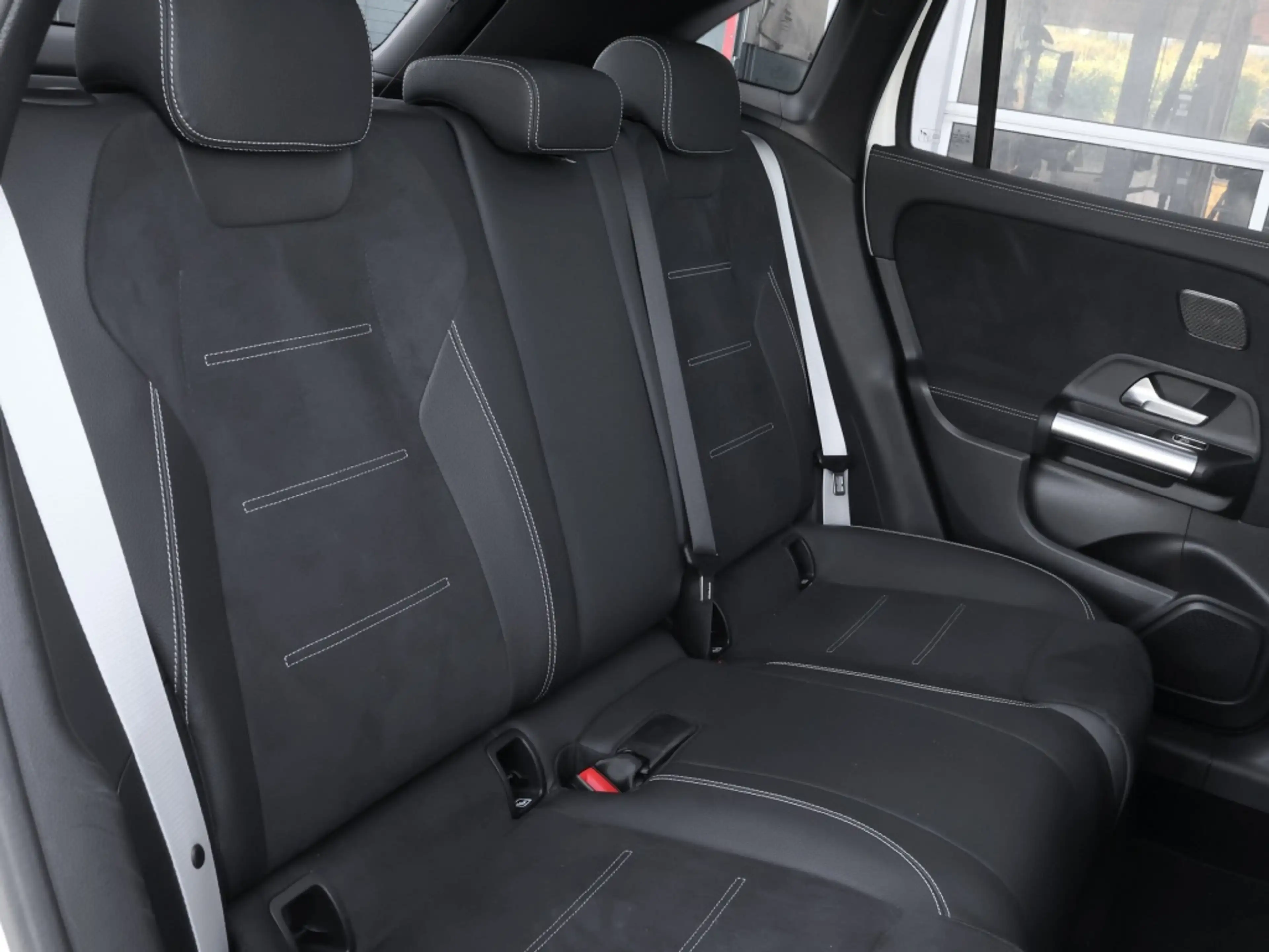 Mercedes-Benz GLA 220 d 4MATIC AMG-Sport+Pano+Distr+MLB+Night — photo 5