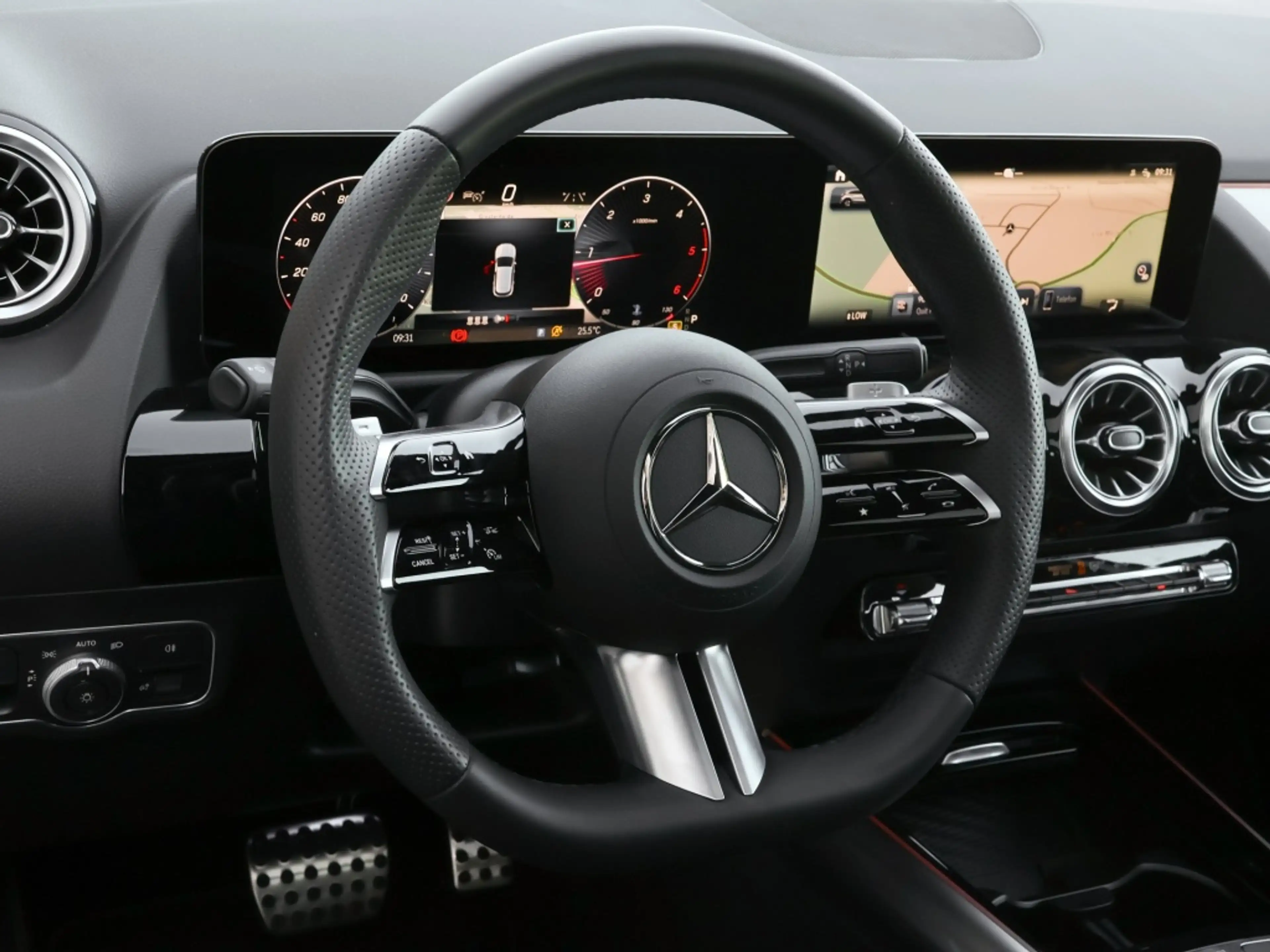 Mercedes-Benz GLA 220 d 4MATIC AMG-Sport+Pano+Distr+MLB+Night — photo 15