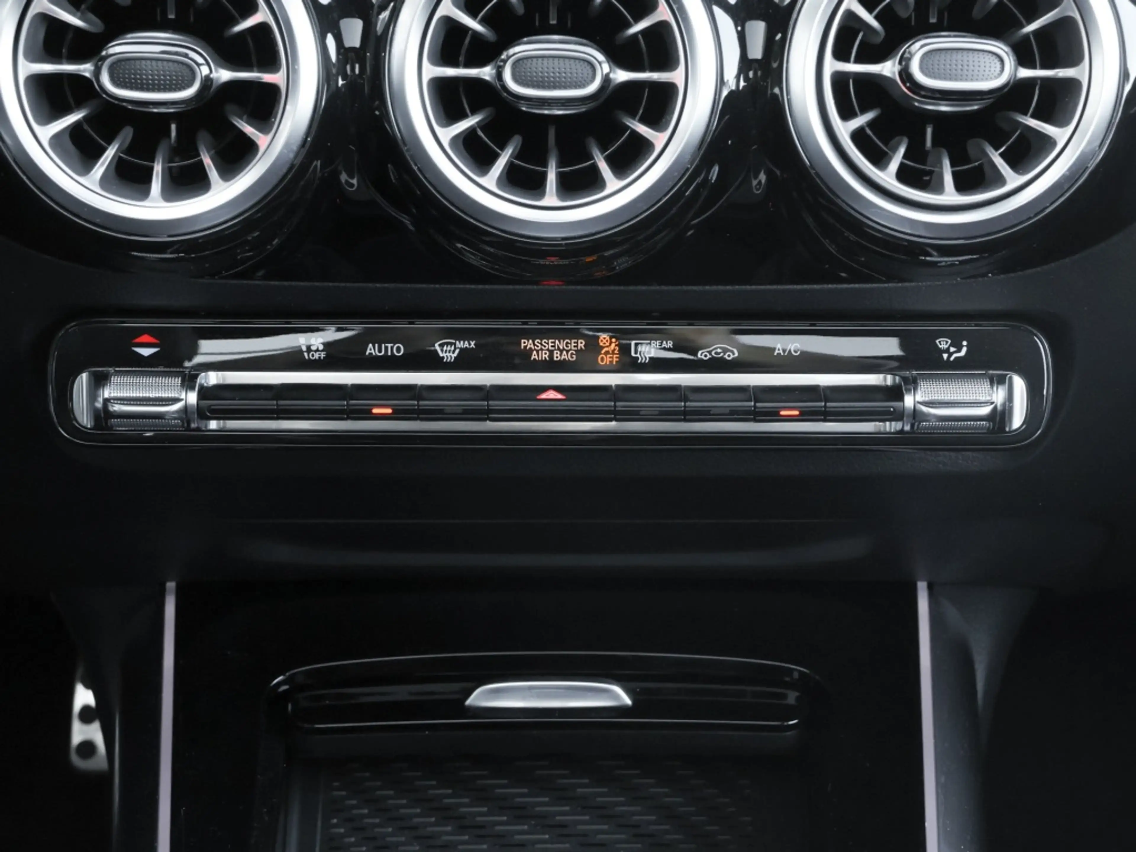 Mercedes-Benz GLA 220 d 4MATIC AMG-Sport+Pano+Distr+MLB+Night — photo 10