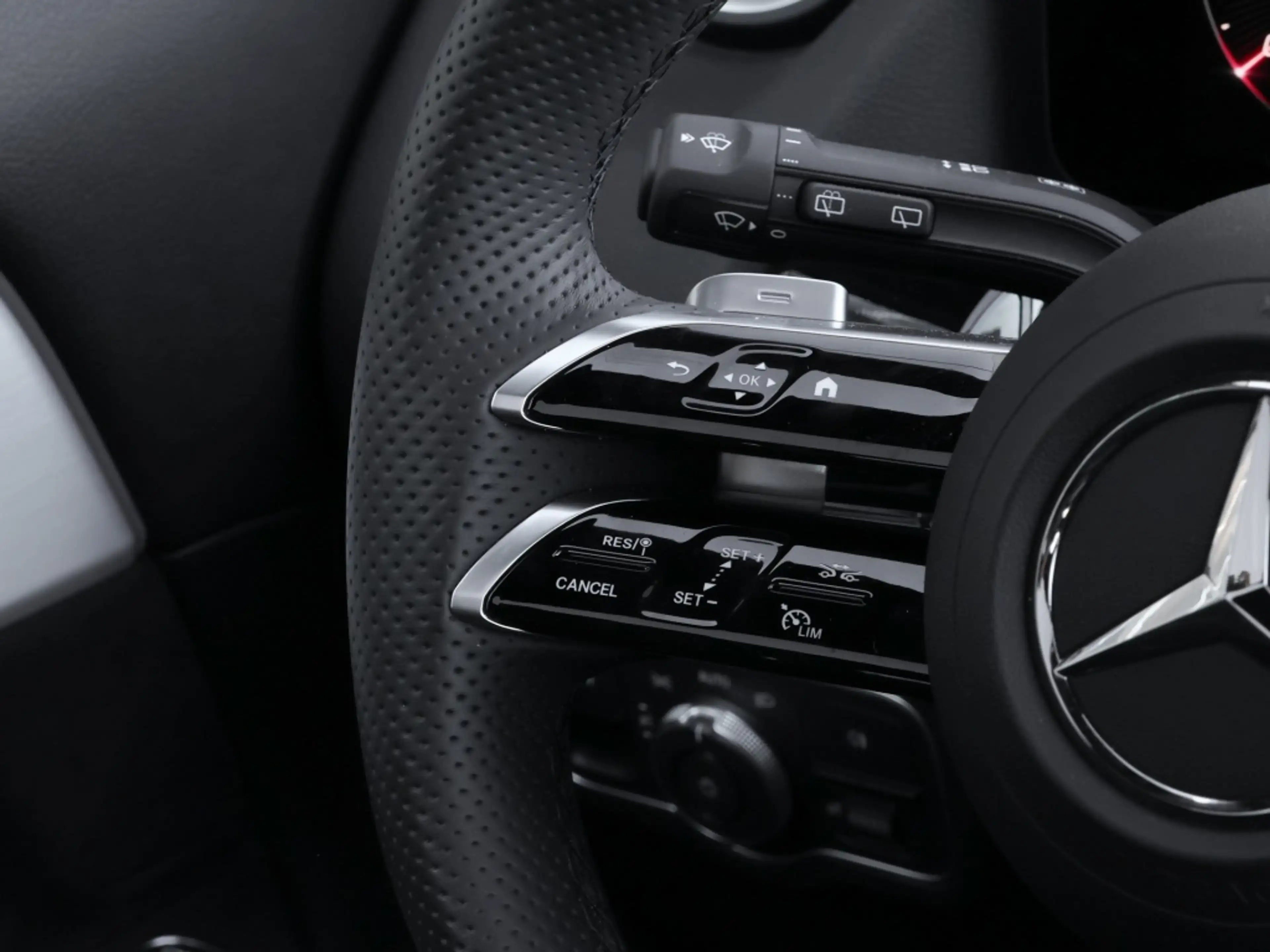Mercedes-Benz GLA 220 d 4MATIC AMG-Sport+Pano+Distr+MLB+Night — photo 11