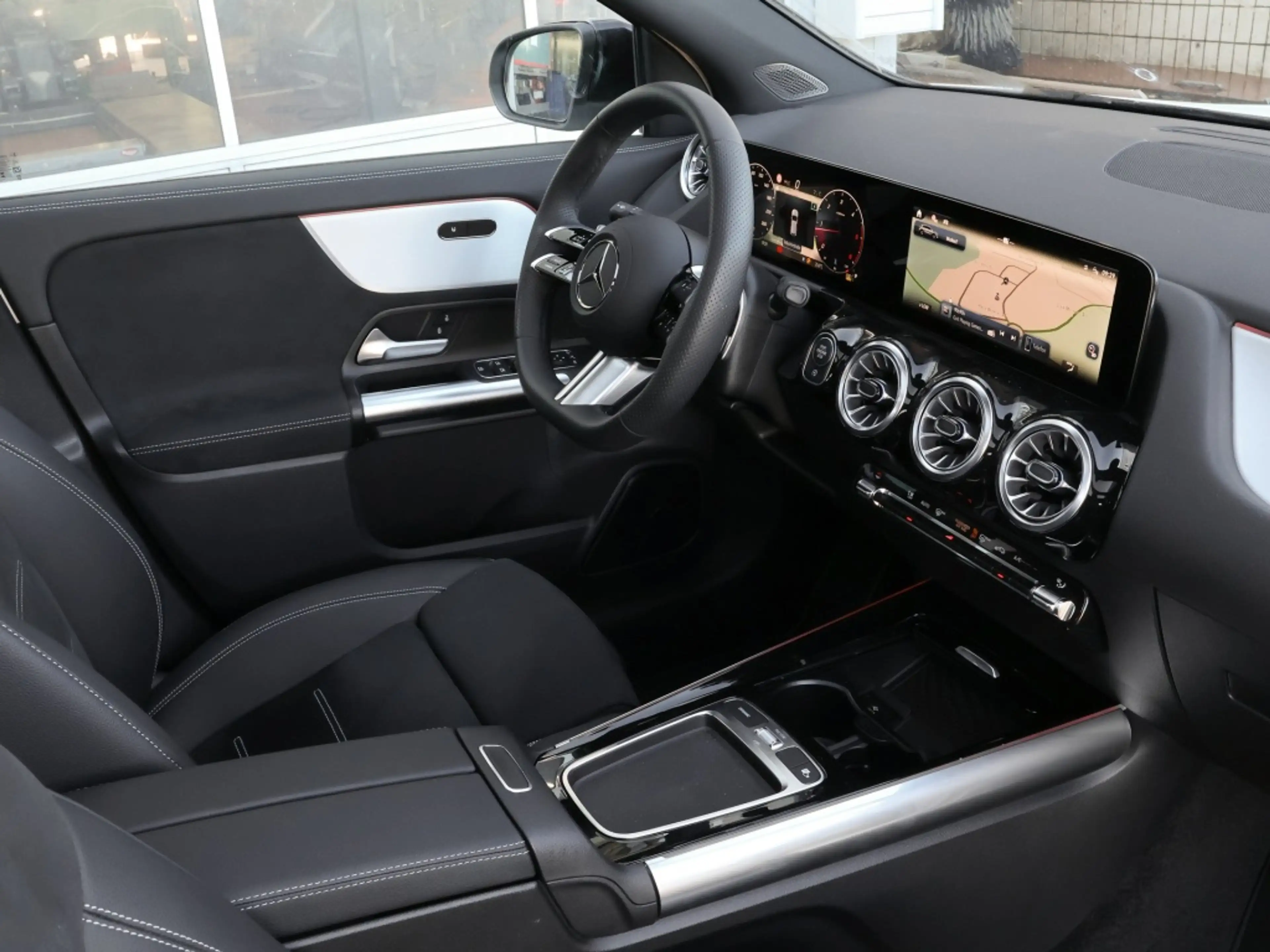 Mercedes-Benz GLA 220 d 4MATIC AMG-Sport+Pano+Distr+MLB+Night — photo 4