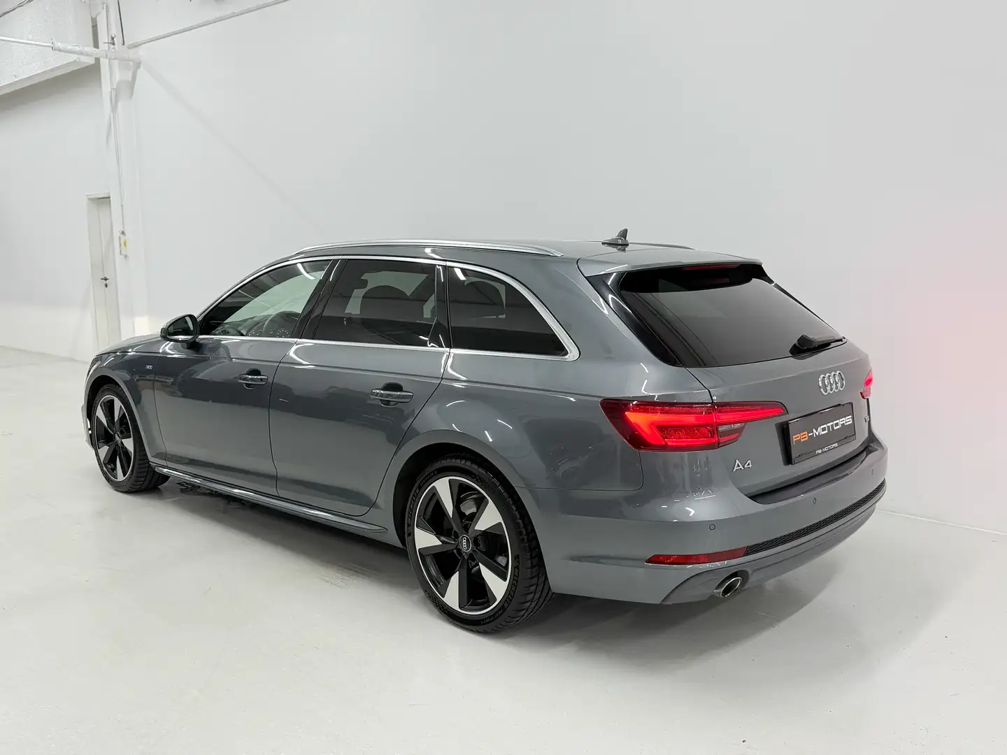 Audi A4 Avant 2.0 TDI S-tronic 3x S-Line Matrix ACC AHK Grijs - 2