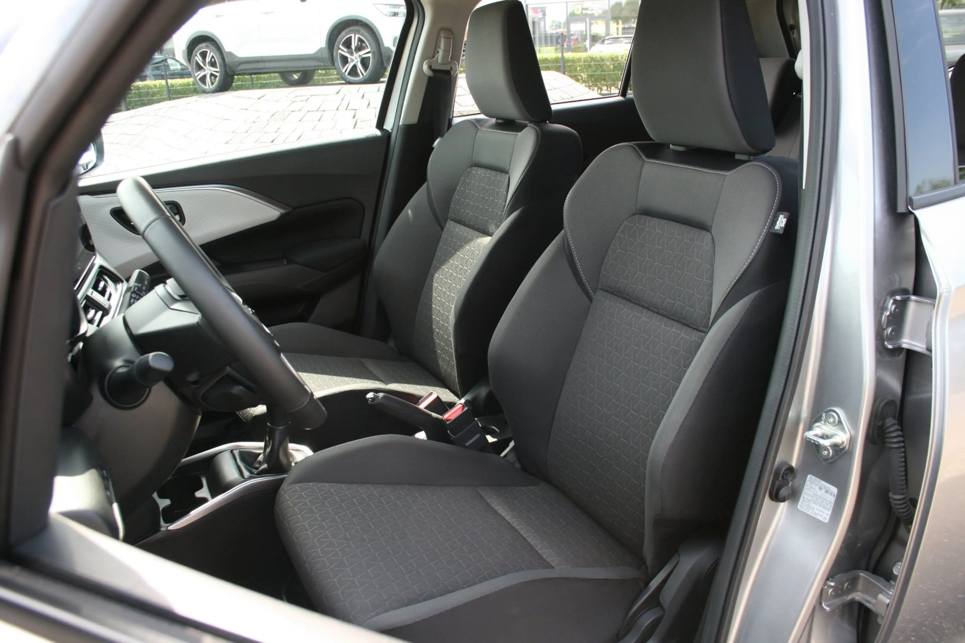 Suzuki Swift 1.2 Style Smart Hybrid — photo 12