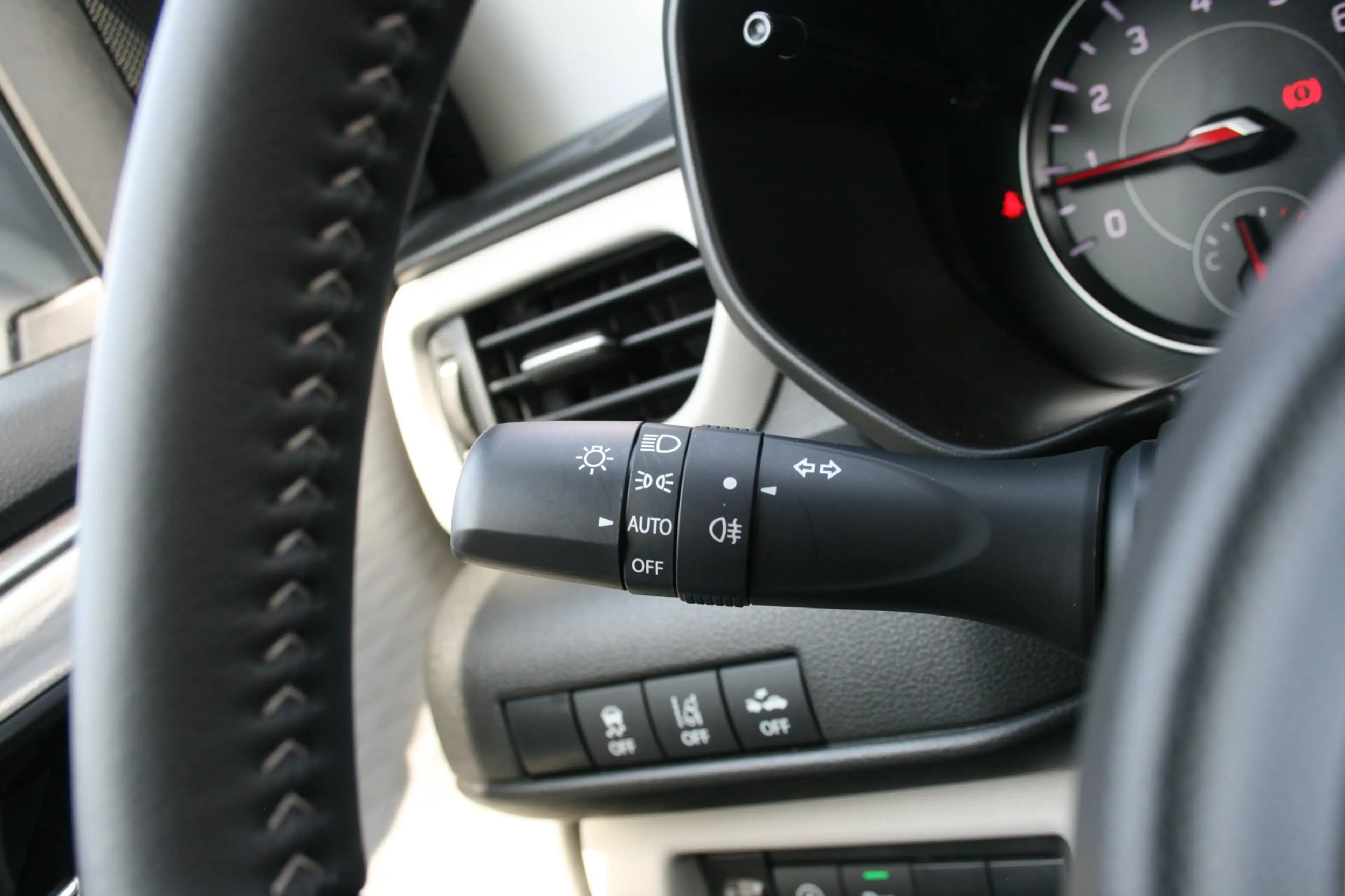 Suzuki Swift 1.2 Style Smart Hybrid — photo 30