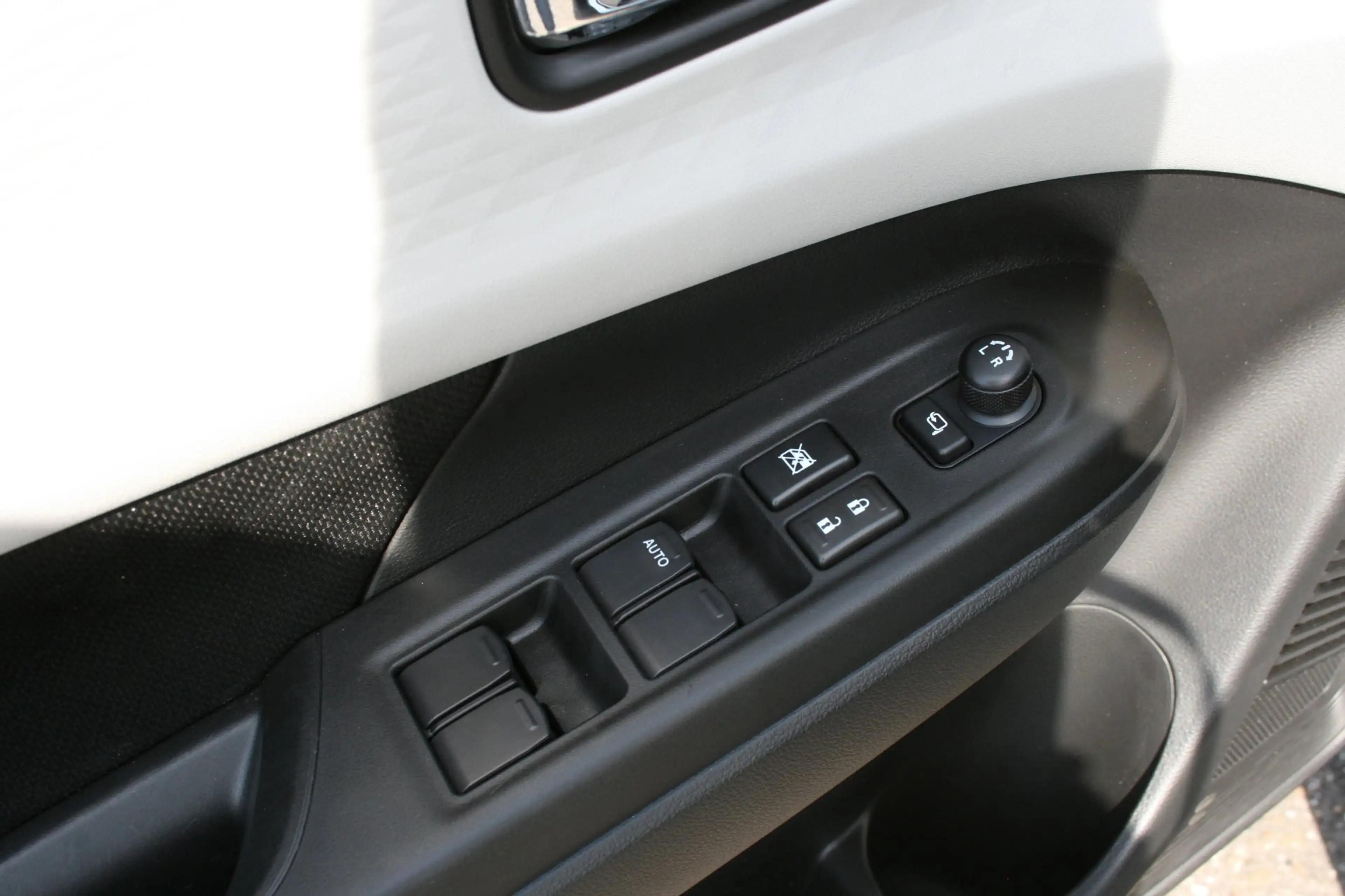Suzuki Swift 1.2 Style Smart Hybrid — photo 24