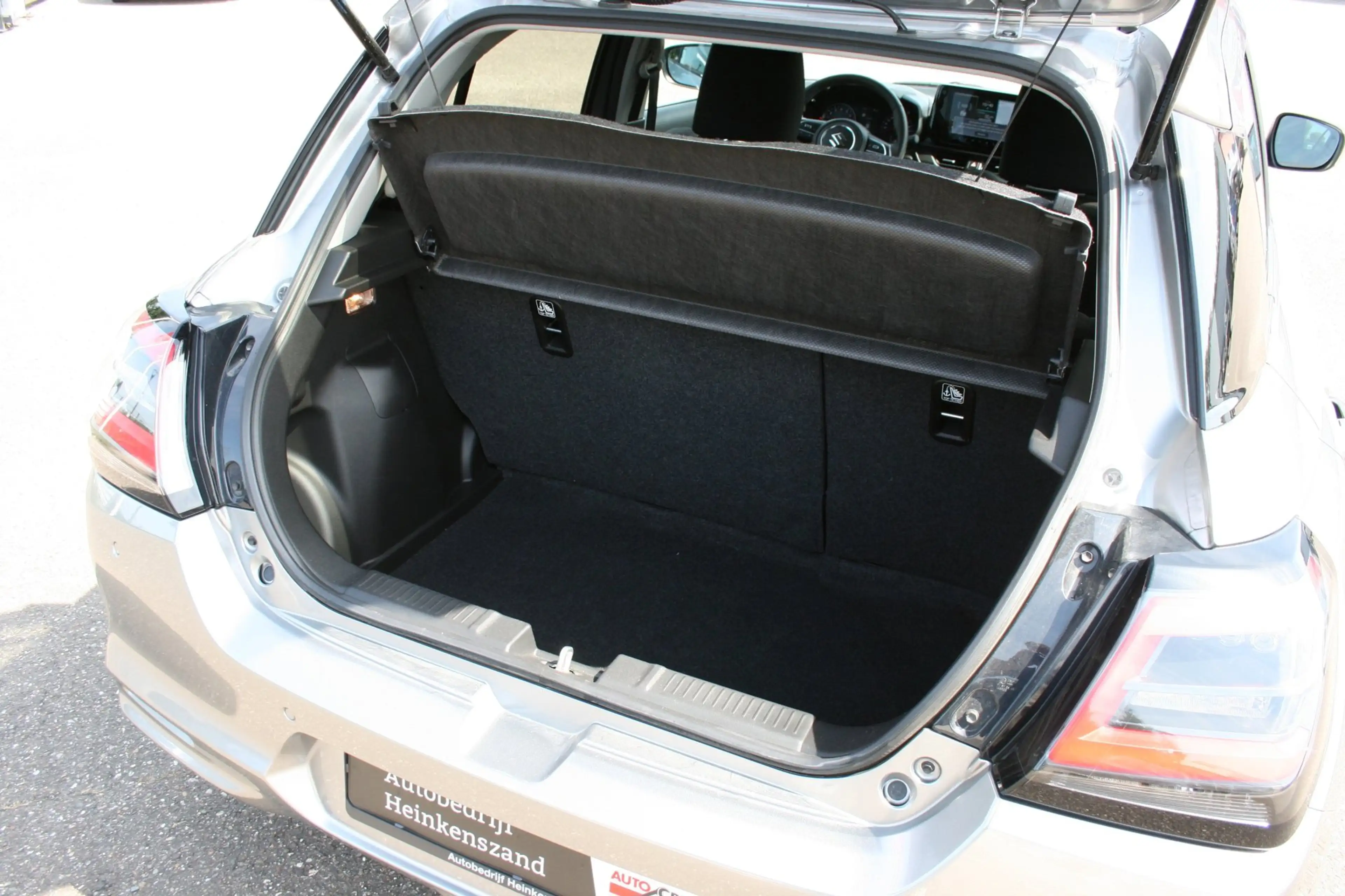 Suzuki Swift 1.2 Style Smart Hybrid — photo 14
