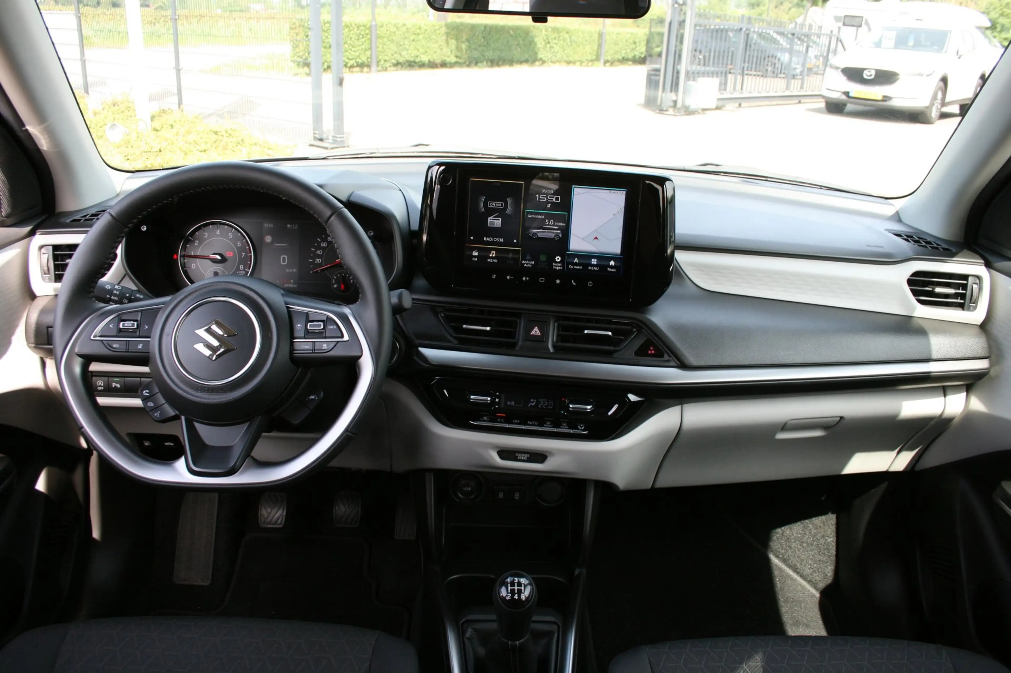 Suzuki Swift 1.2 Style Smart Hybrid — photo 9