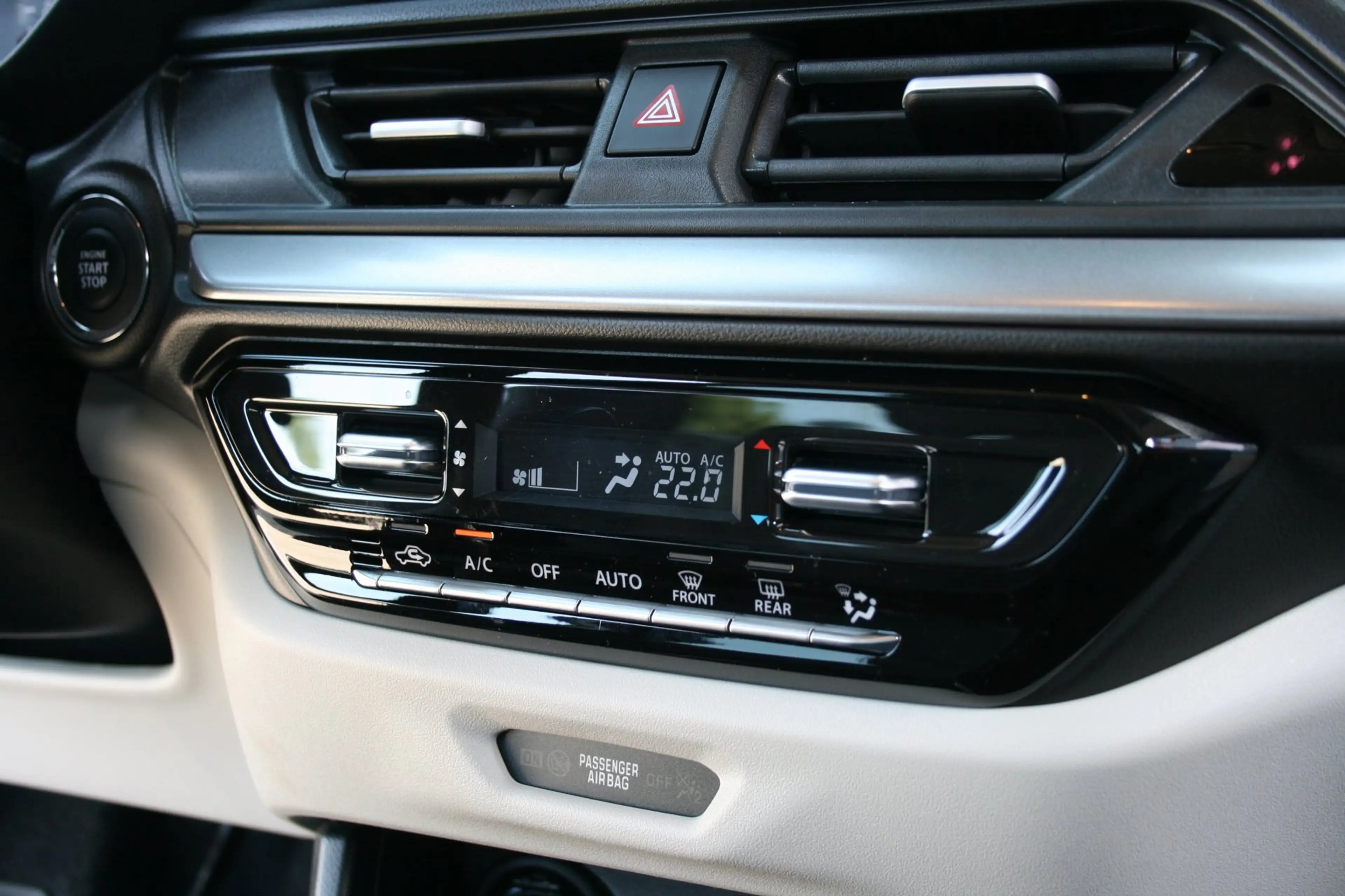 Suzuki Swift 1.2 Style Smart Hybrid — photo 18