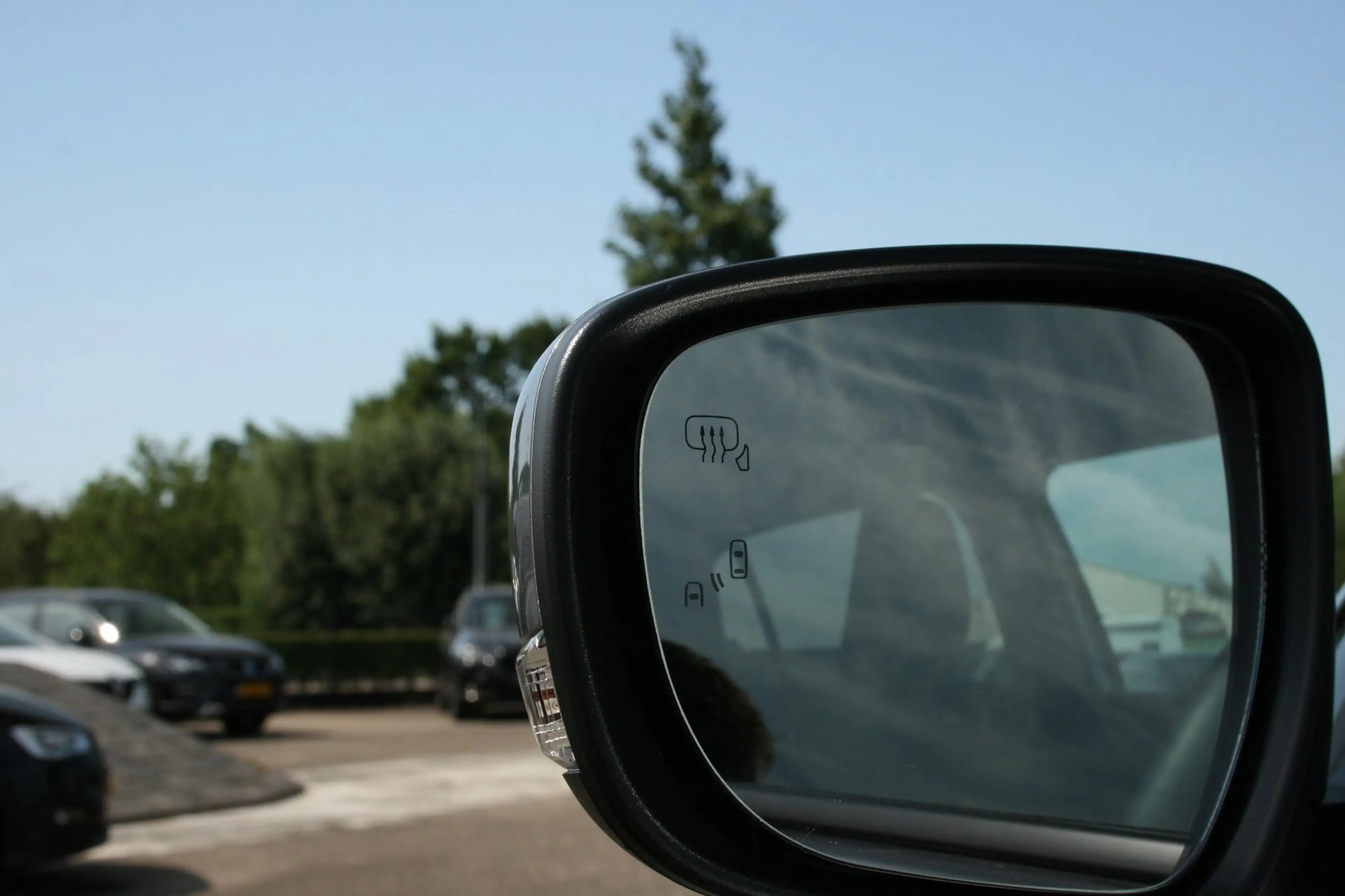 Suzuki Swift 1.2 Style Smart Hybrid — photo 23