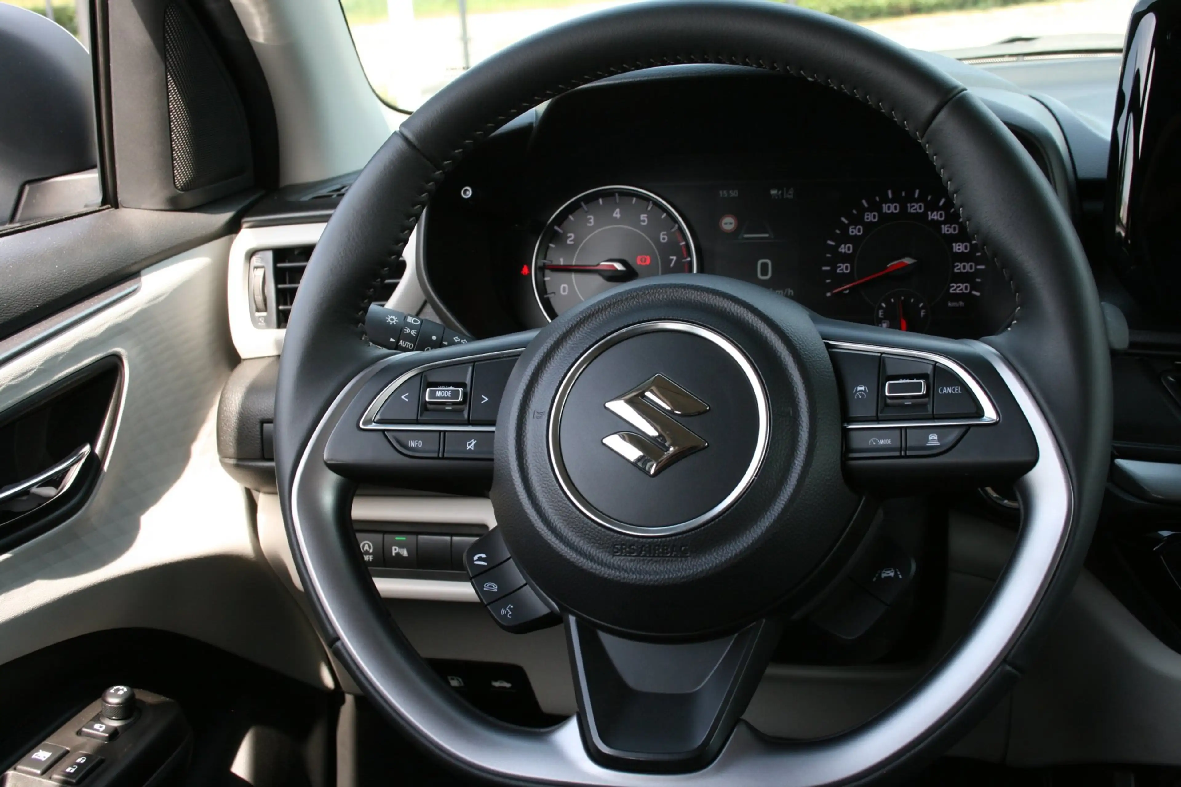 Suzuki Swift 1.2 Style Smart Hybrid — photo 10