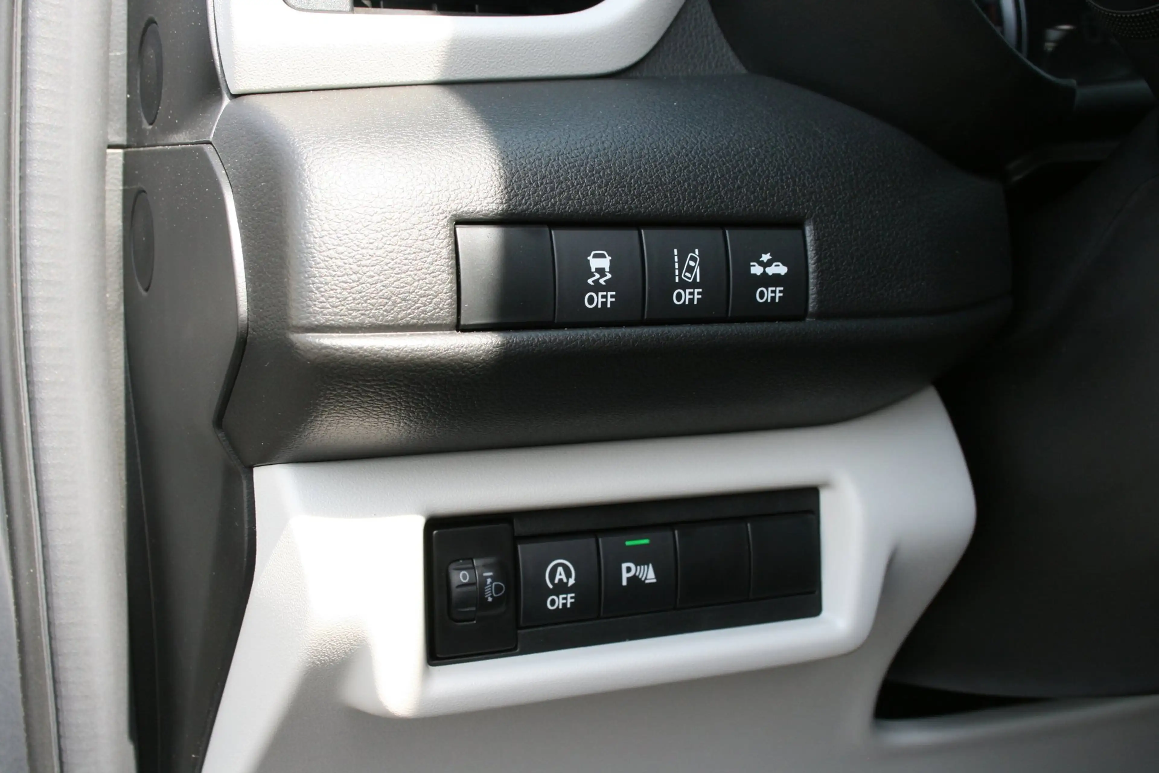 Suzuki Swift 1.2 Style Smart Hybrid — photo 25