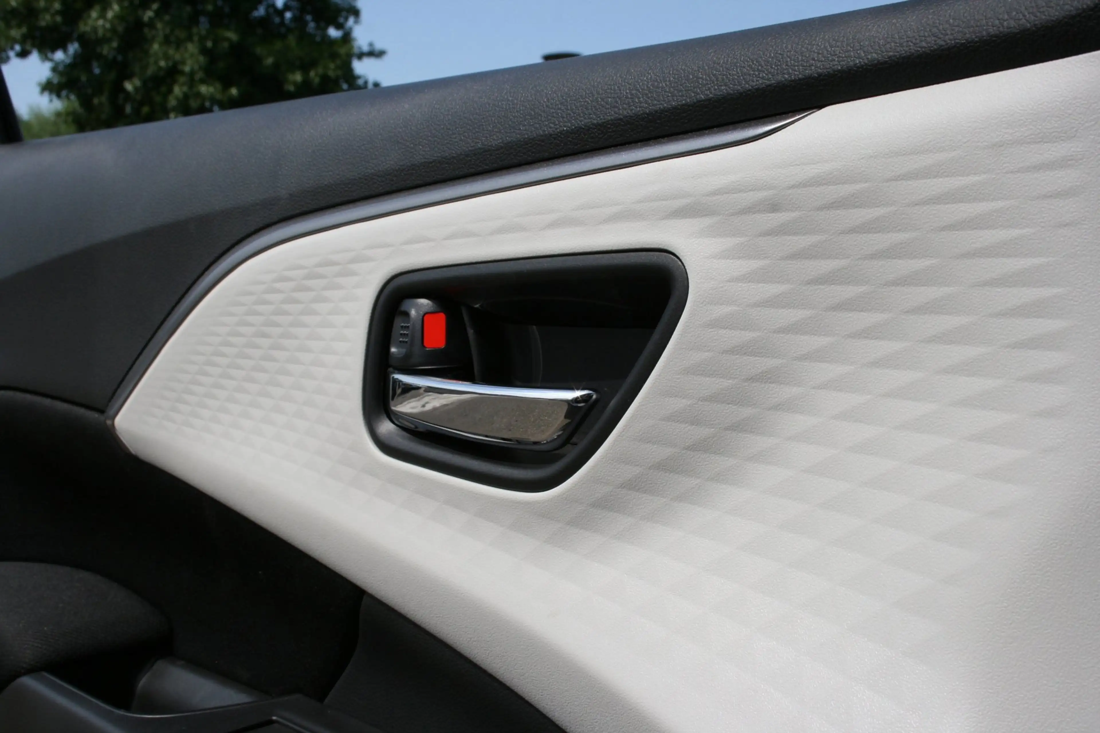 Suzuki Swift 1.2 Style Smart Hybrid — photo 28