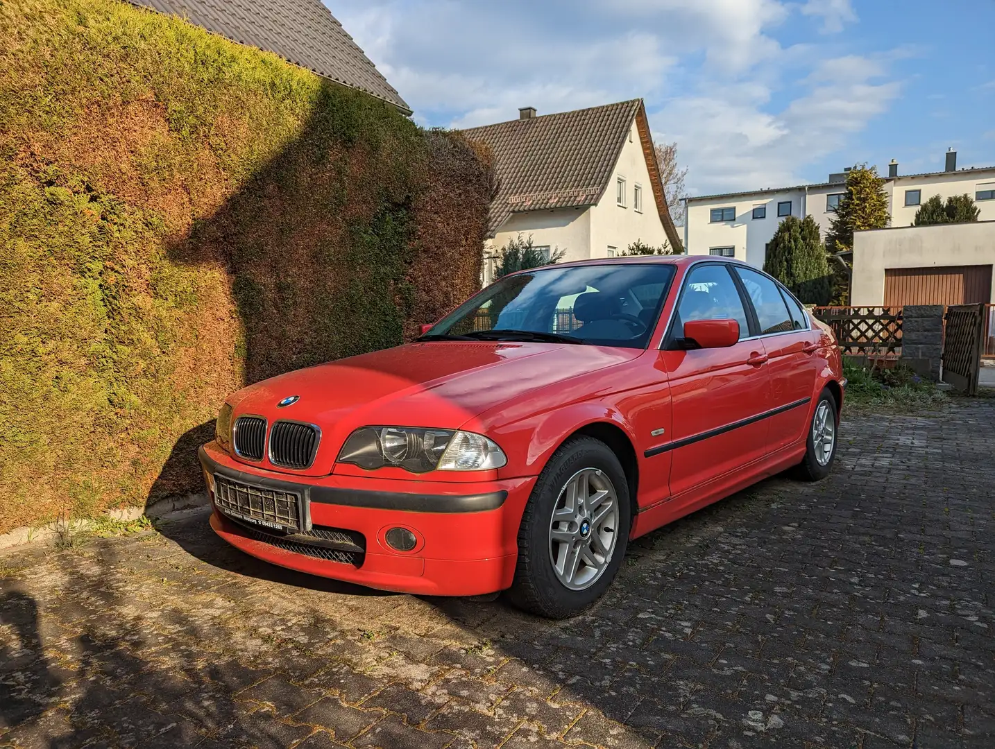 BMW 320 320i Limousine Rouge - 1