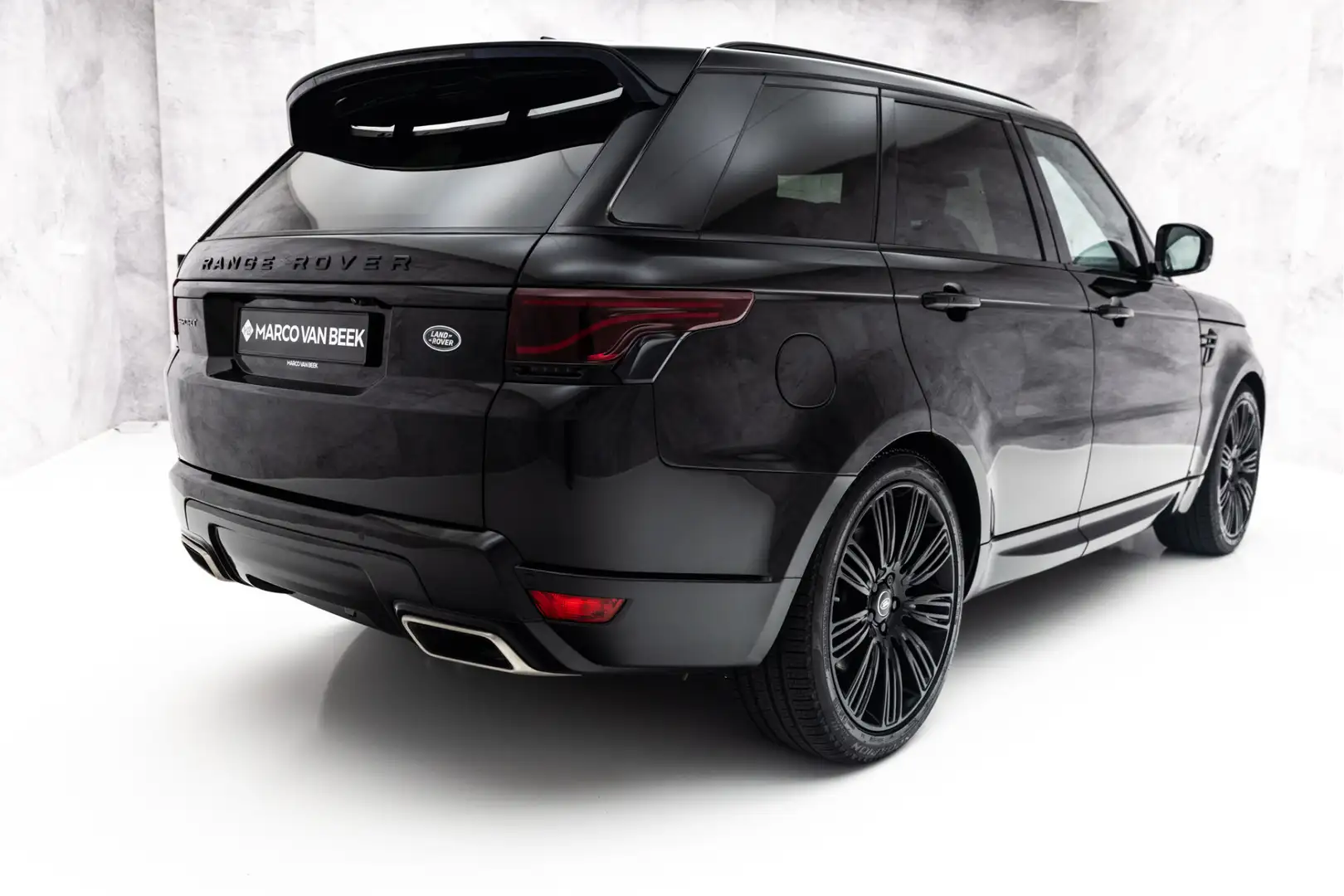 Land Rover Range Rover Sport 3.0 TDV6 HSE Dynamic | Pano | 22" | Head-Up | E-Tr Zwart - 2