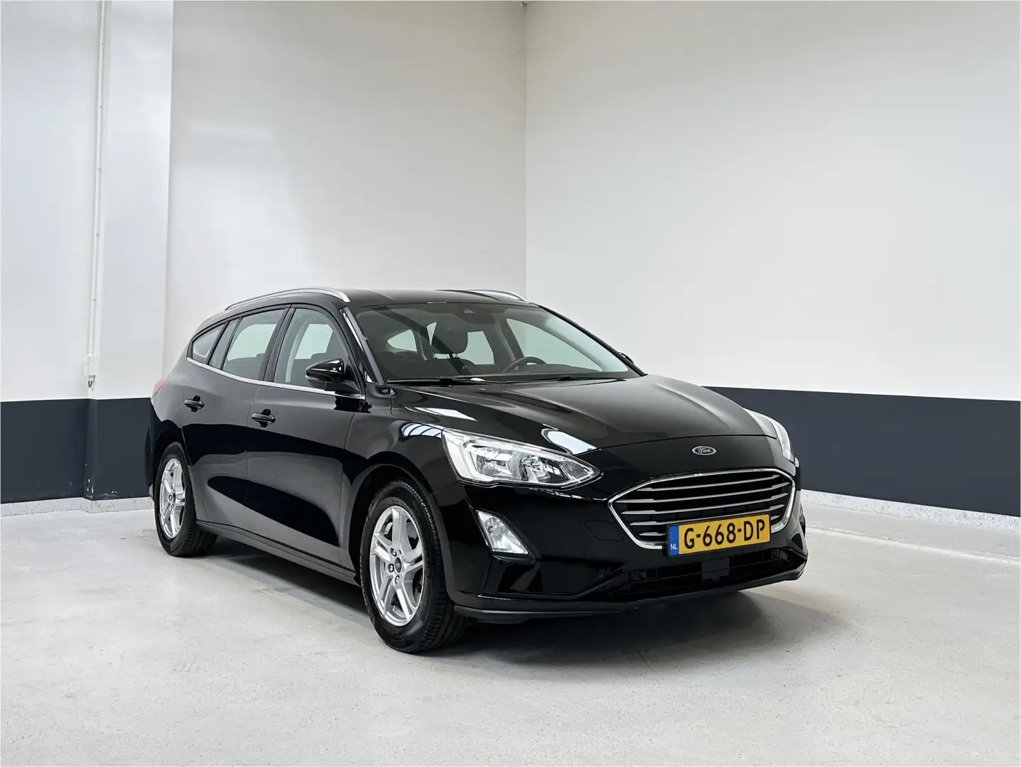 Ford Focus Wagon 1.0 EcoBoost Titanium Business |Navi | Carpl Schwarz - 1