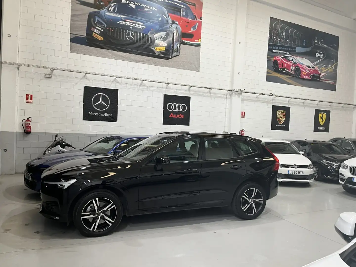 Volvo XC60 B4 R-Design FWD Aut. Negro - 1