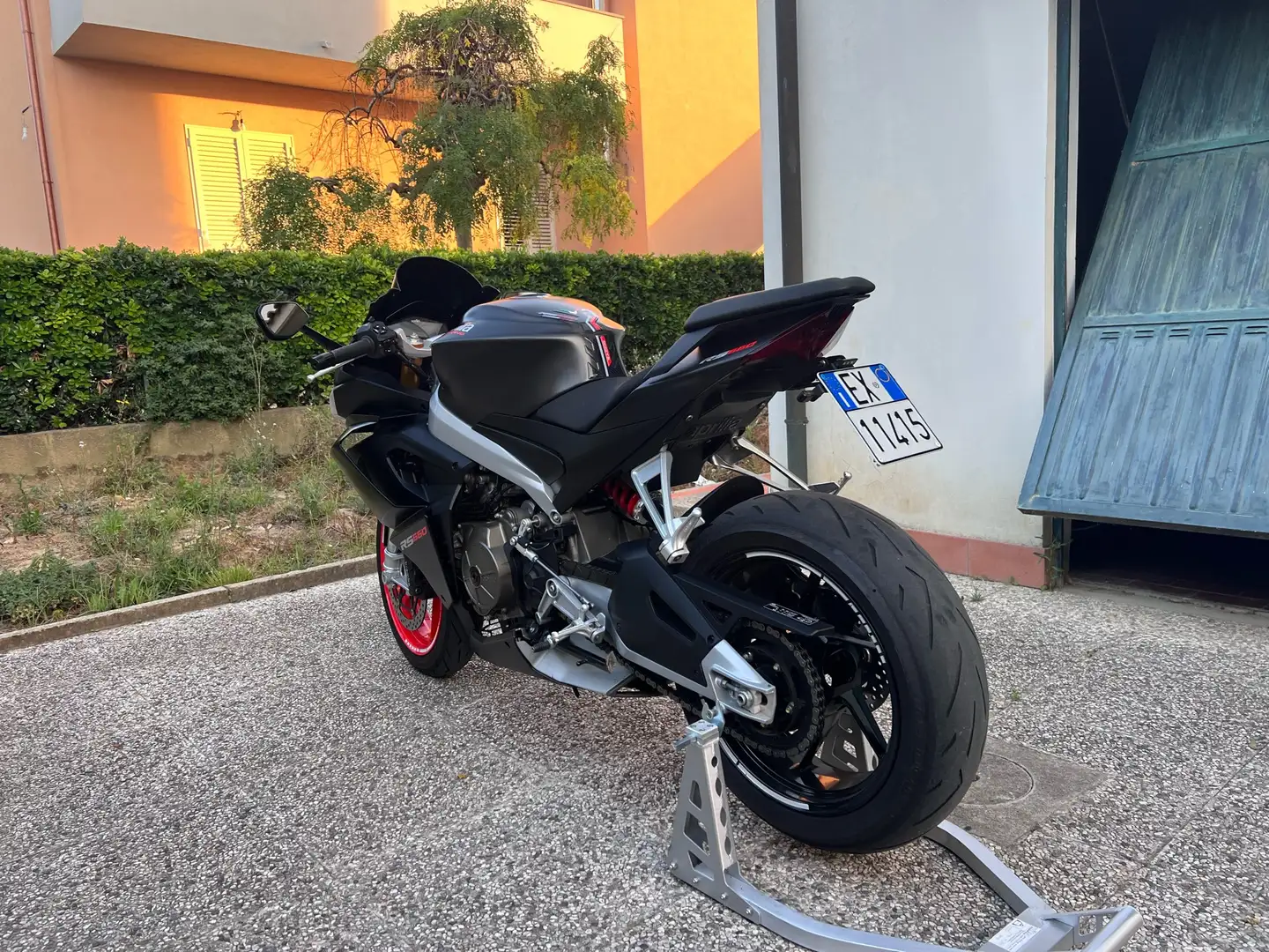Aprilia RS 660 lava red Чорний - 2