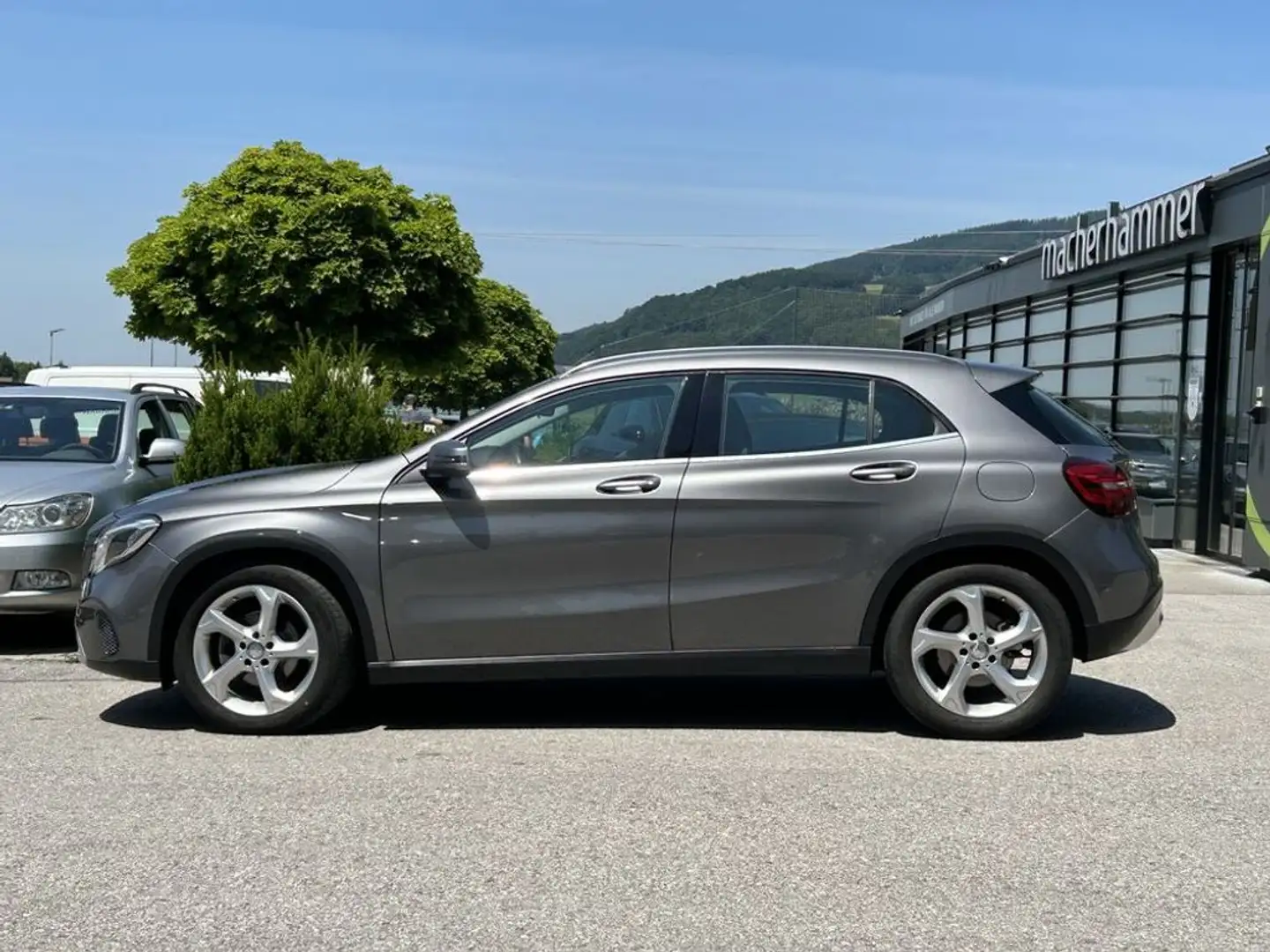 Mercedes-Benz GLA 200 CDI Aut. 4matic *LED*SHZG*NAVI*PDC* Gris - 2