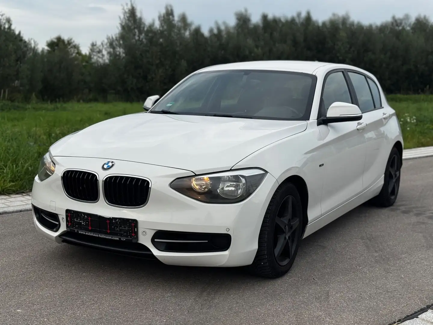 BMW 118 i Sport Line * Sitzheizung * Leder * Bílá - 1