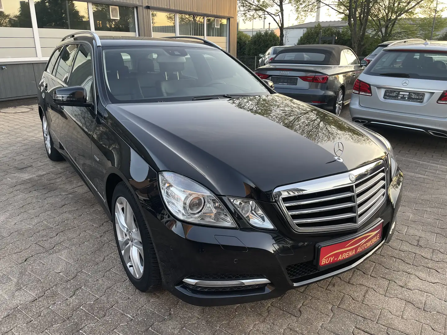 Mercedes-Benz E 200 CGI Avantgarde BlueEfficiency Automa. Top Gepflegt Чорний - 1