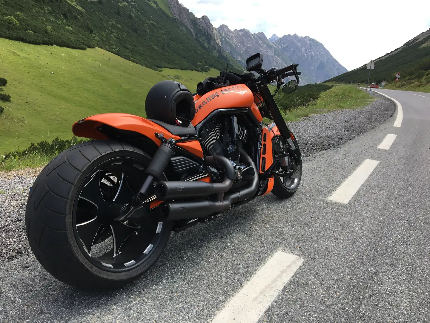 Harley-Davidson 1200 Custom narančasta - 2