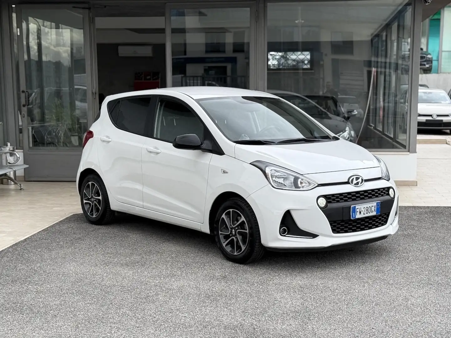 Hyundai i10 1.0 Benzina 67CV E6 Automatica Neo -2019 Bianco - 1