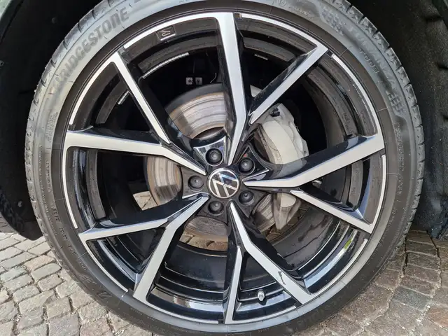 Volkswagen Touareg view 7