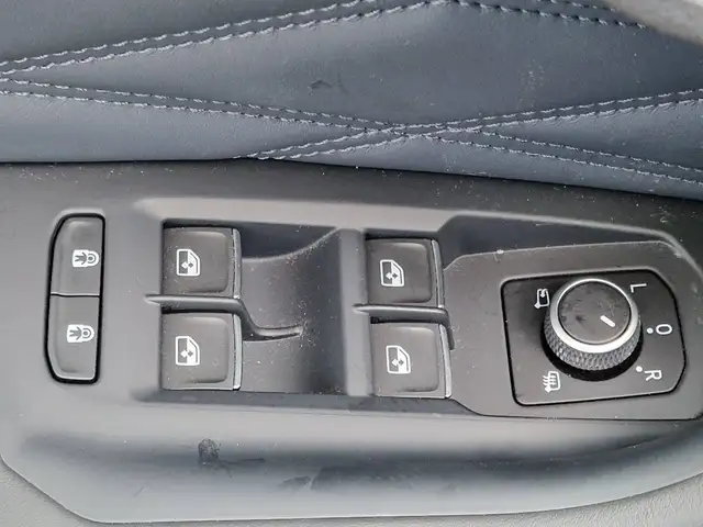 Volkswagen Touareg view 19