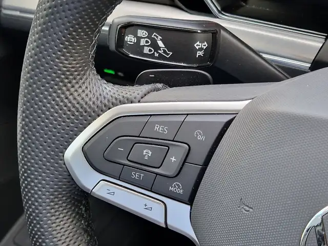 Volkswagen Touareg view 11