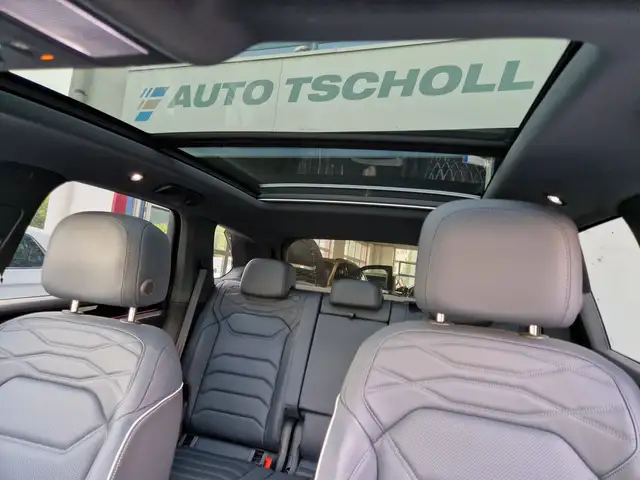 Volkswagen Touareg view 16