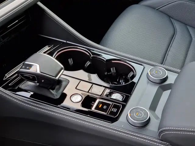 Volkswagen Touareg view 17