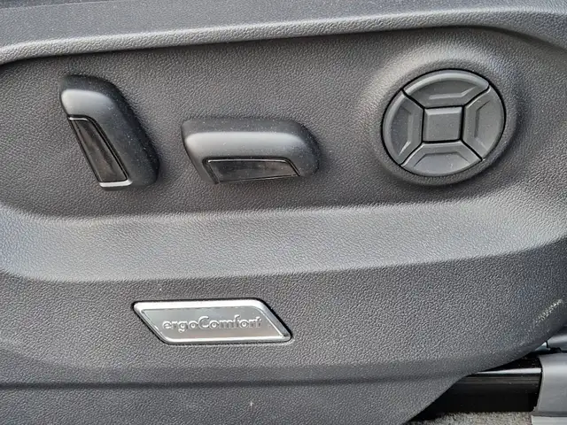 Volkswagen Touareg view 18