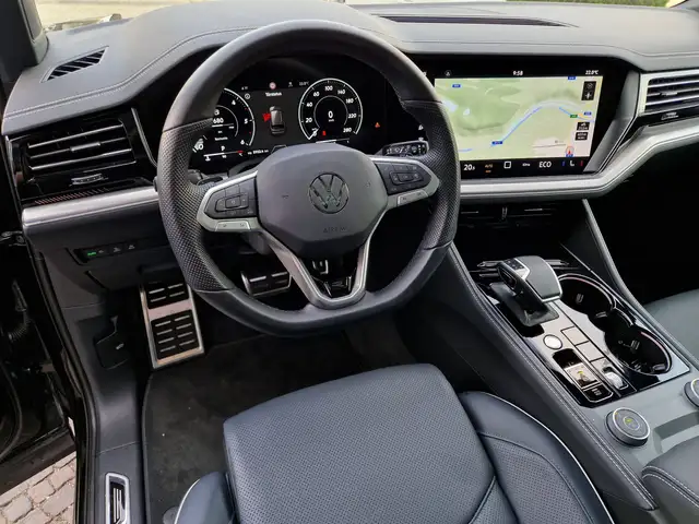 Volkswagen Touareg view 10