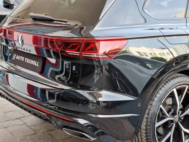 Volkswagen Touareg view 5